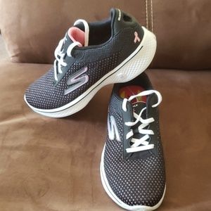 Sketchers GOGA Max Quick-Fit Blue and Pink Seaker